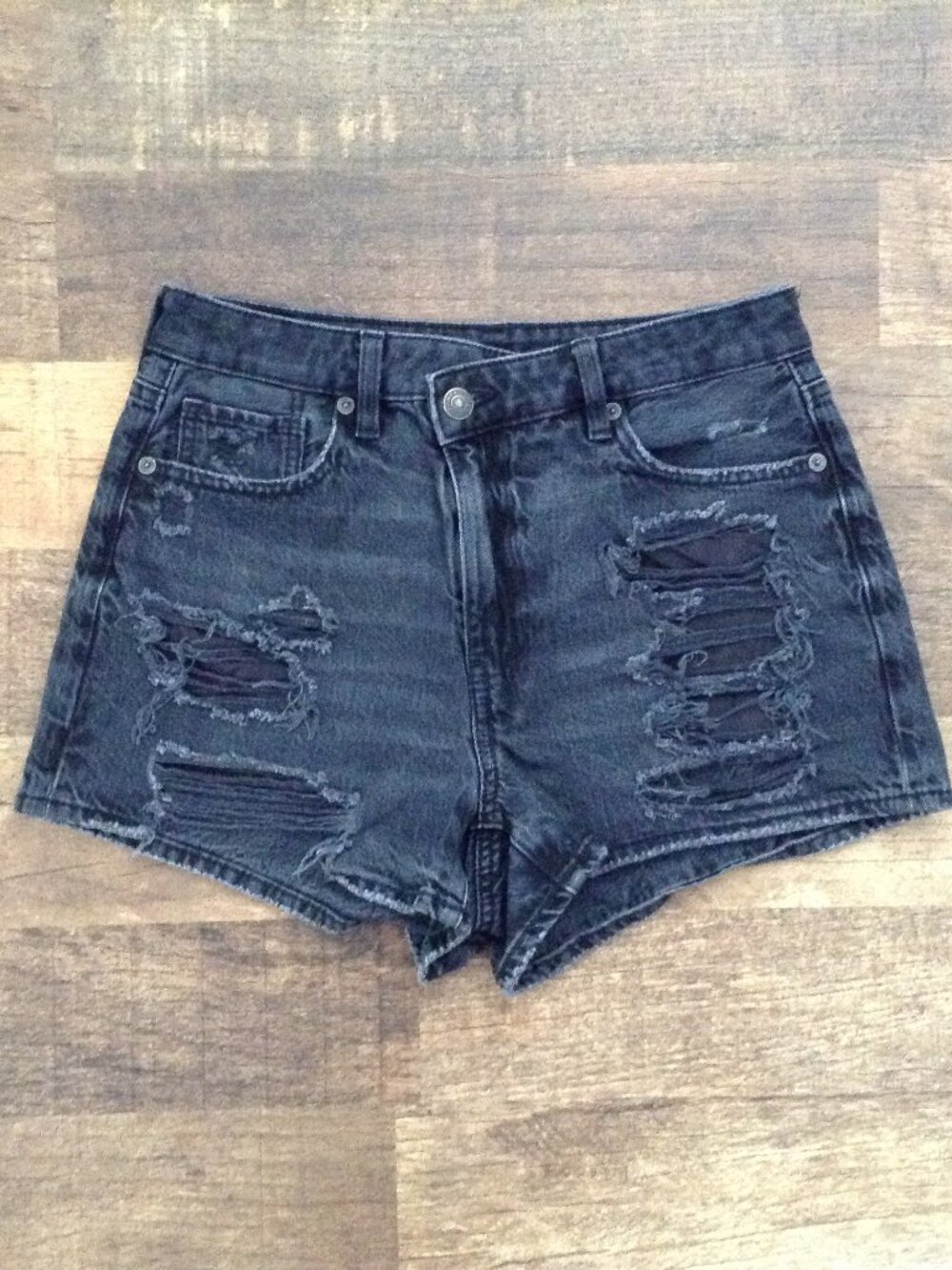 ⭐AMERICAN EAGLE DISTRESSED DENIM SHORTS in Black, size 2⭐